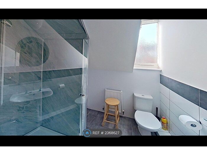 4 Bedroom Terraced House To Rent In Beechwood Terrace, Leeds, LS4
