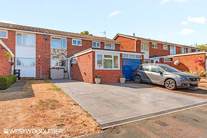 3 Bedroom Terraced House For Sale In Bridle Close, Hoddesdon, EN11