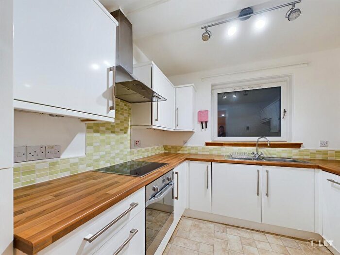 3 Bedroom Flat To Rent In West Court, Ravelston House Park, Ravelston, Edinburgh, EH4