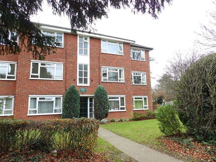2 Bedroom Apartment To Rent In Oakhill Crescent, Surbiton, KT6