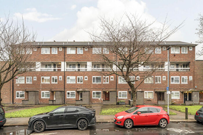 3 Bedroom Maisonette For Sale In Kingsman Street, Charlton, SE18