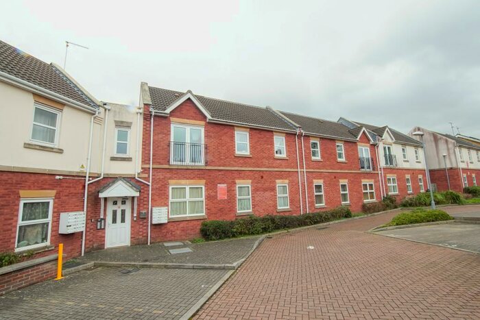 2 Bedroom Flat To Rent In Saddlers Court, Kennington Avenue, Kingswood, BS15