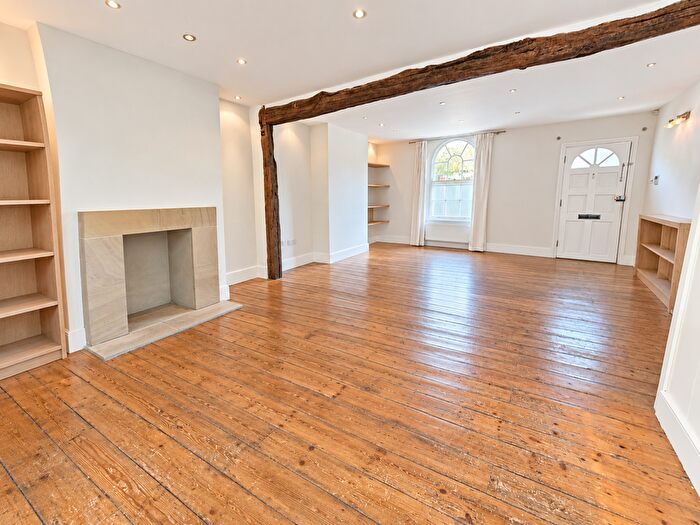 2 Bedroom Flat To Rent In Rasper Road, Whetstone, N20