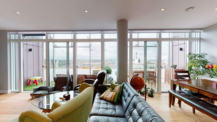 3 Bedroom Flat To Rent In Rennie Street, London, SE10