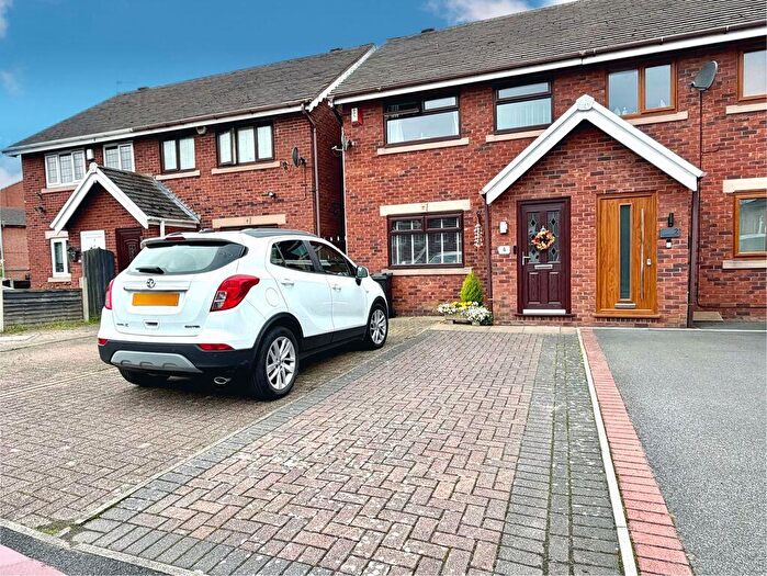 3 Bedroom Semi-Detached House For Sale In Shillingford Road, Bolton, BL4