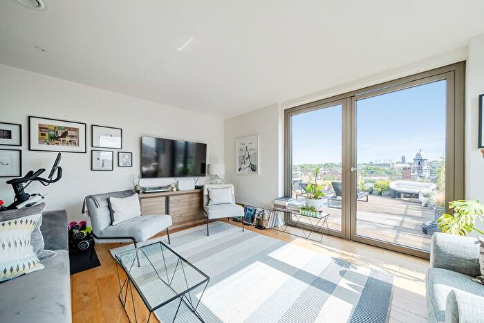 3 Bedroom Flat For Sale In Camberwell Passage, London, SE5
