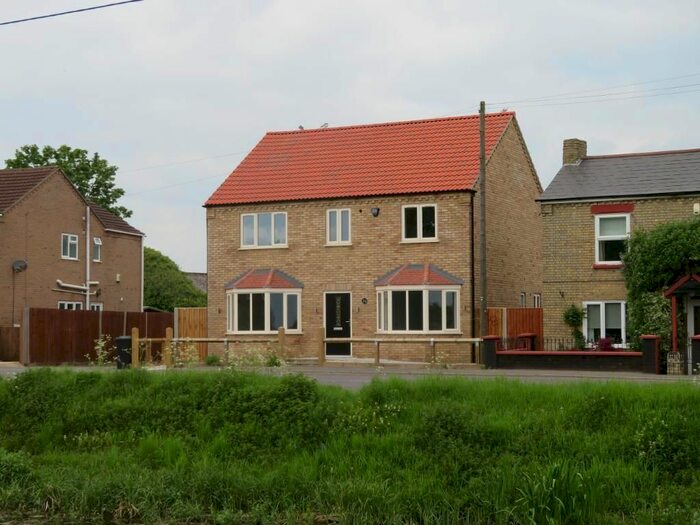 Houses for sale & to rent in PE14 8QL, Stow Road, With Outwell