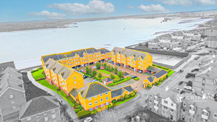 2 Bedroom Flat For Sale In Timber Court, Grays, RM17