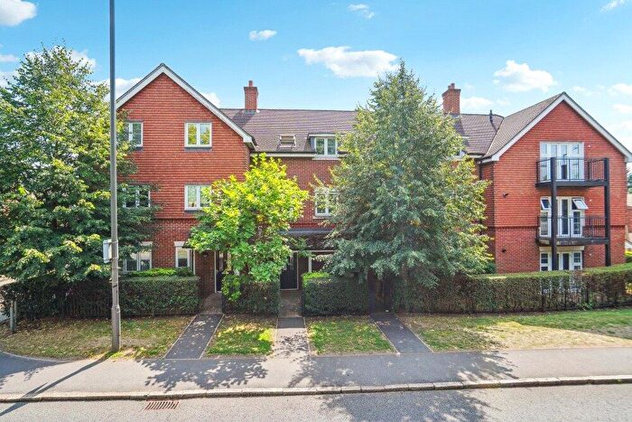 2 Bedroom Flat For Sale In Findlay Mews, Marlow, Buckinghamshire, SL7