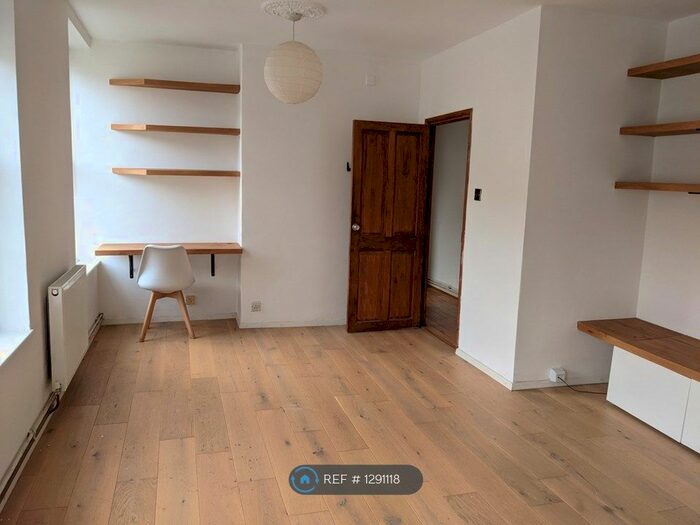 1 Bedroom Flat To Rent In Oliver House, London, SE16