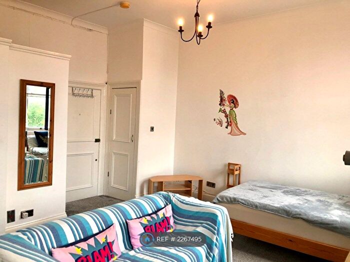 Studio To Rent In Westbourne Park Road, London, W11