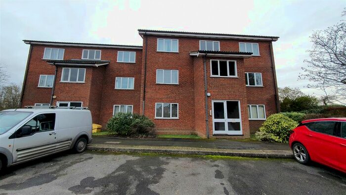1 Bedroom Flat To Rent In Wesley Drive, Egham, TW20