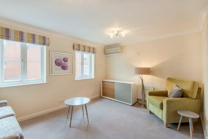 2 Bedroom Apartment To Rent In St Thomas Street, Oxford, OX1