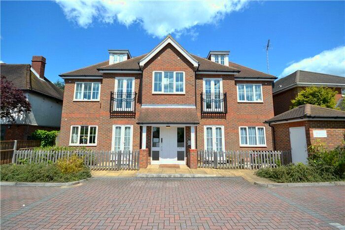 2 Bedroom Flat To Rent In English Court, Reading Road, Wokingham, Berkshire, RG41