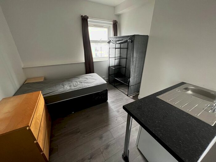 1 Bedroom Studio To Rent In Holdenhurst Road, Bournemouth, BH8