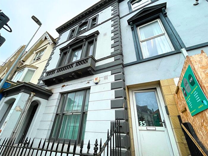 2 Bedroom Flat To Rent In Cambridge Road, Hastings, TN34