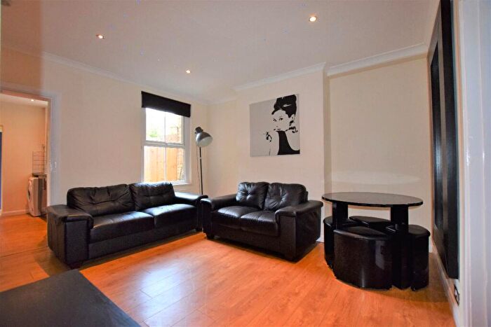 5 Bedroom Semi Detached House To Rent In Bed Student House - Guildford Road, CT1