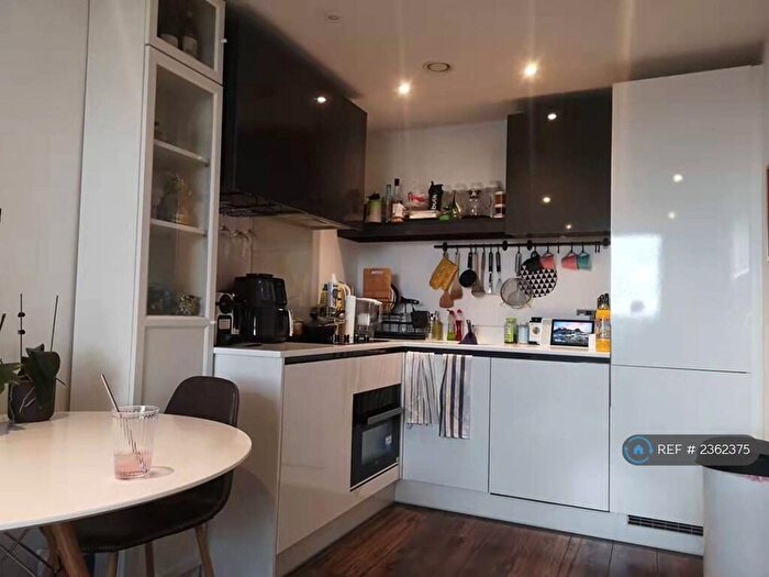 1 Bedroom Flat To Rent In Churchill Place, Basingstoke, RG21