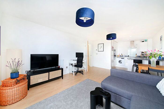 1 Bedroom Flat To Rent In Bedford Road, Clapham, SW4