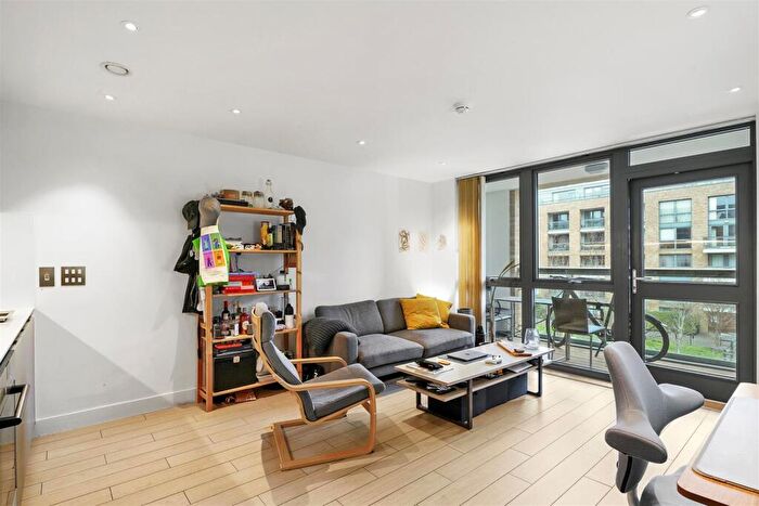 1 Bedroom Apartment To Rent In Canalside Square, Angel, N1