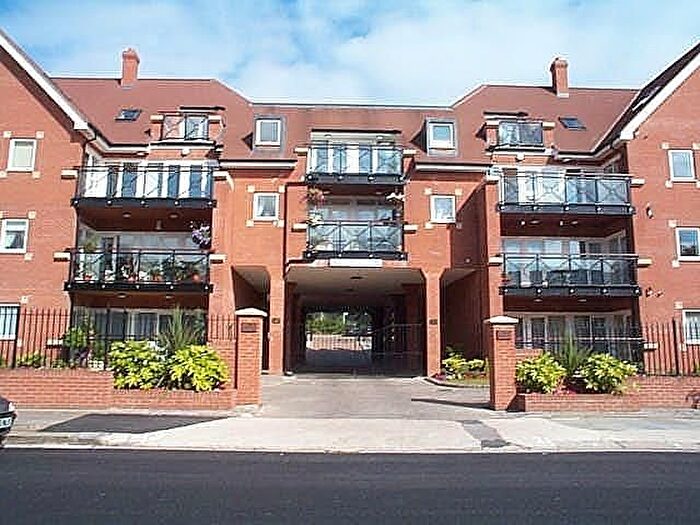 1 Bedroom Flat To Rent In Henderson Court, Holden Road, Woodside Park, N12