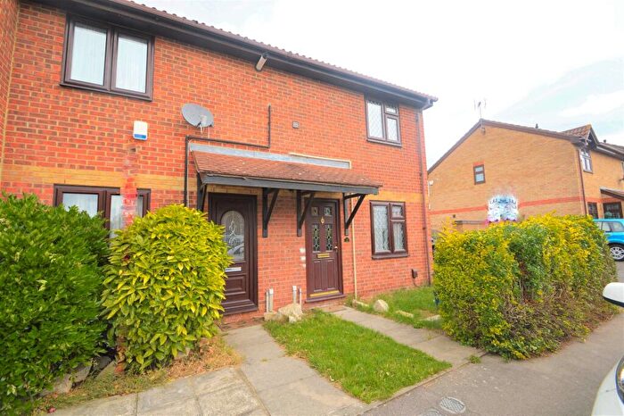 2 Bedroom Terraced House To Rent In Hazelwood Park Close, Chigwell, IG7