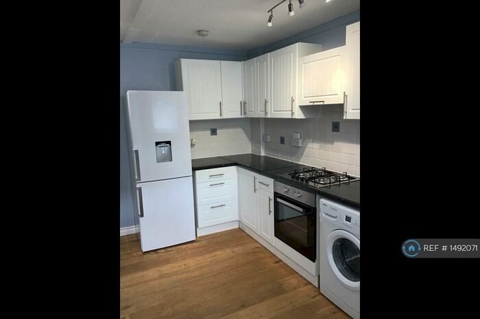 2 Bedroom Flat To Rent In Chatsworth Grove, Harrogate, HG1