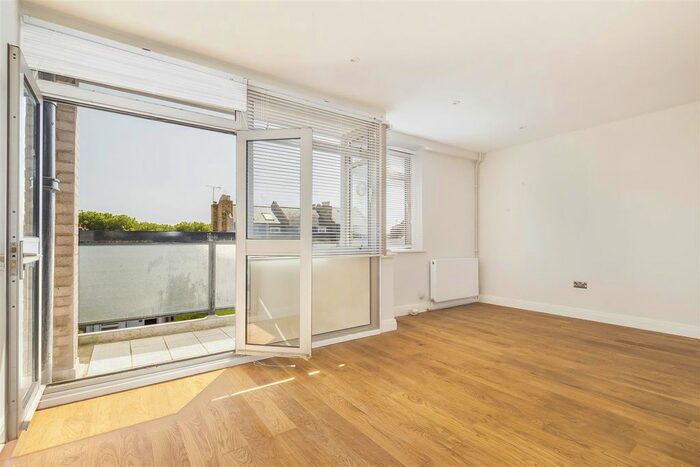 3 Bedroom Flat To Rent In Lainson Street, Southfields, London, SW18