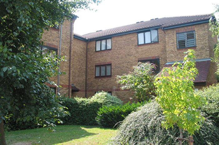 1 Bedroom Flat To Rent In Popes Lane, Ealing, W5