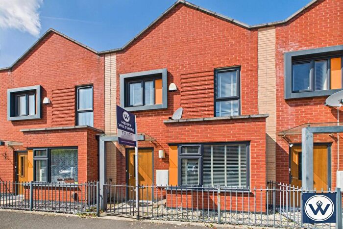 3 Bedroom Terraced House To Rent In Florin Lane, Salford, M6