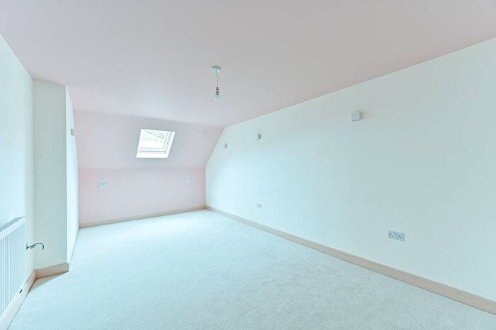 1 Bedroom Flat To Rent In Mitcham Road, Tooting, London, SW17