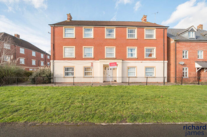 2 Bedroom Flat For Sale In Pioneer Road, Oakhurst, Swindon, SN25