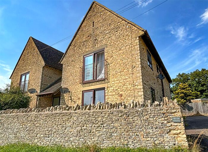 2 Bedroom Apartment To Rent In Eastfield Court, Witney, Oxfordshire, OX28