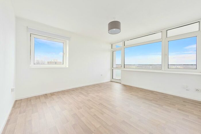 2 Bedroom Flat To Rent In Wanborough Drive, London, SW15