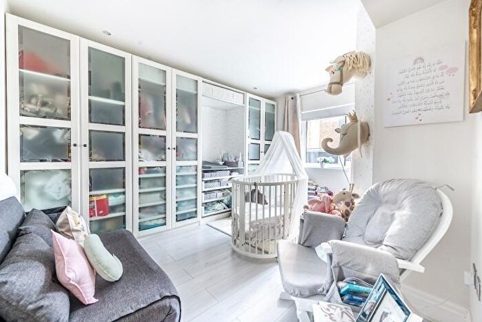 2 Bedroom Flat For Sale In Drayton Gardens, London, SW10