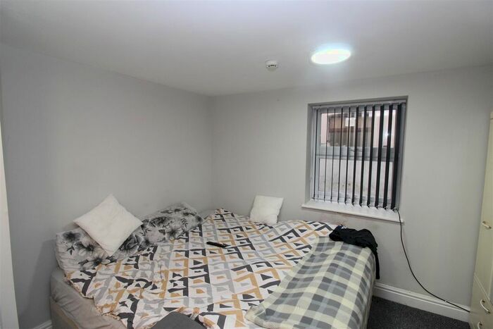 1 Bedroom Flat To Rent In Pen-Y-Wain Road, Cardiff, CF24
