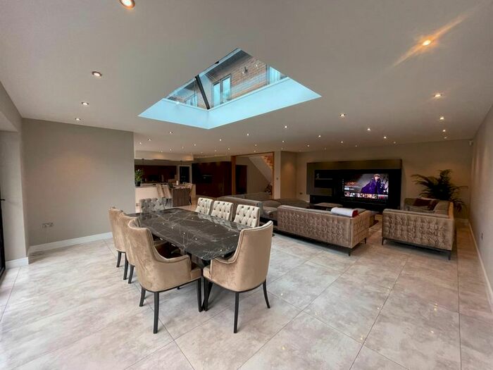 5 Bedroom Detached House To Rent In Tudor Way, Uxbridge, UB10