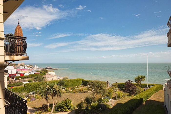 2 Bedroom Flat For Sale In Charleston Court, Broadstairs, Kent, CT10