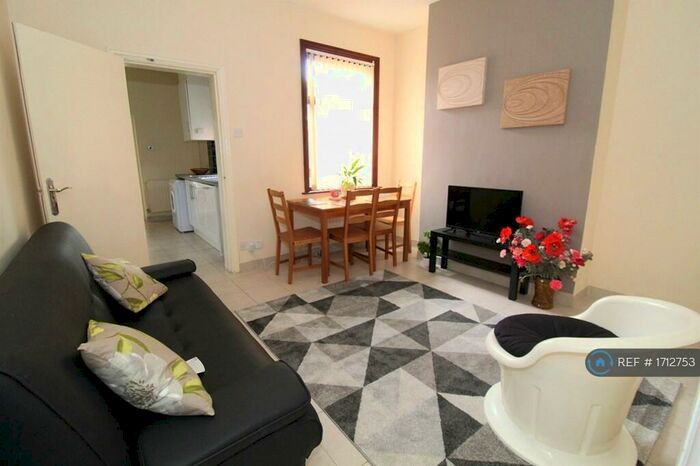 4 Bedroom Terraced House To Rent In Newcombe Road, Coventry, CV5