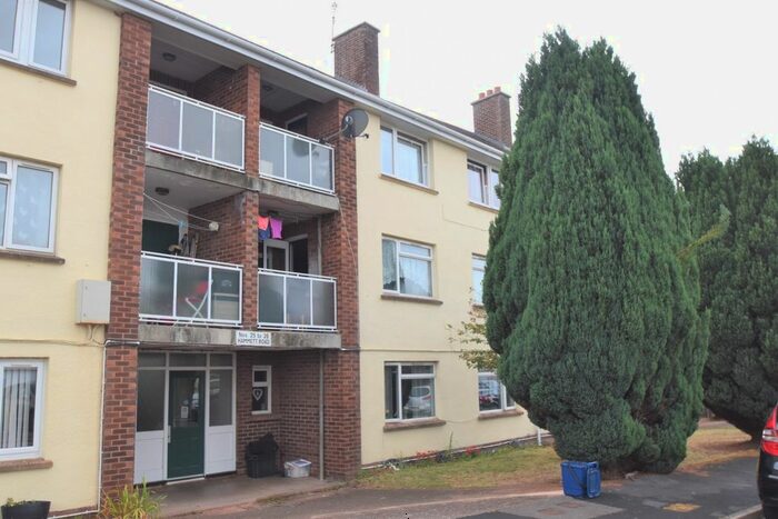 2 Bedroom Flat To Rent In Hammett Road, Cullompton, Devon, EX15