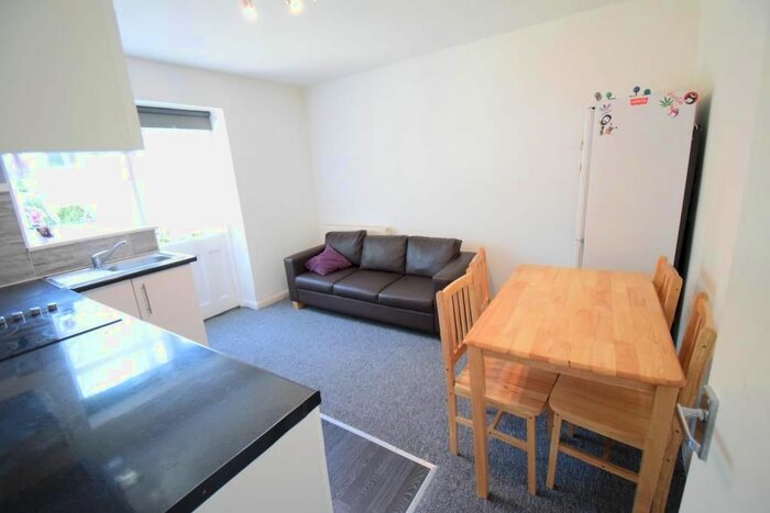 3 Bedroom Flat To Rent In Litchfield Court, Litchfield Way, Hampstead Garden Suburb, NW11