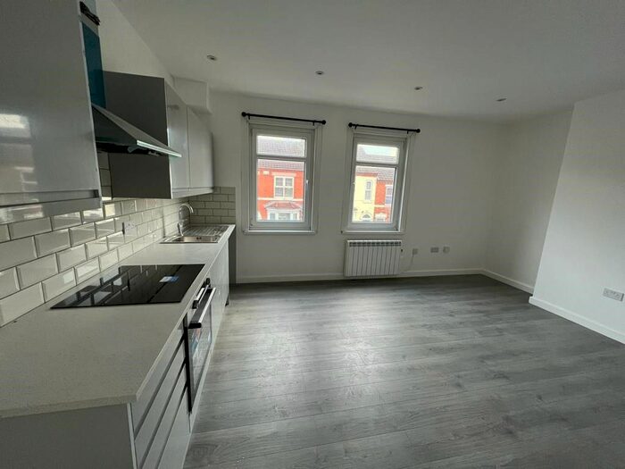 2 Bedroom Flat To Rent In Gordon Road, Wellingborough, NN8