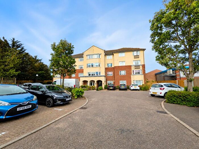 2 Bedroom Apartment For Sale In Alston Court, Crowstone Road, Westcliff-On-Sea, SS0