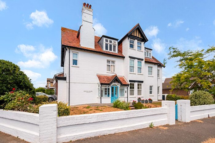 3 Bedroom Flat For Sale In Grove House, Manor Way, Lee On The Solent, PO13