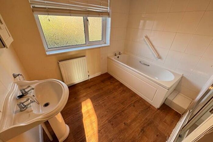 8 Bedroom Terraced House To Rent In Ball Road Cardiff, CF3