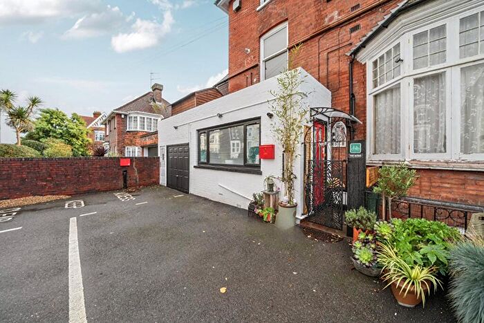 1 Bedroom Flat For Sale In Helena Road, Southsea, PO4