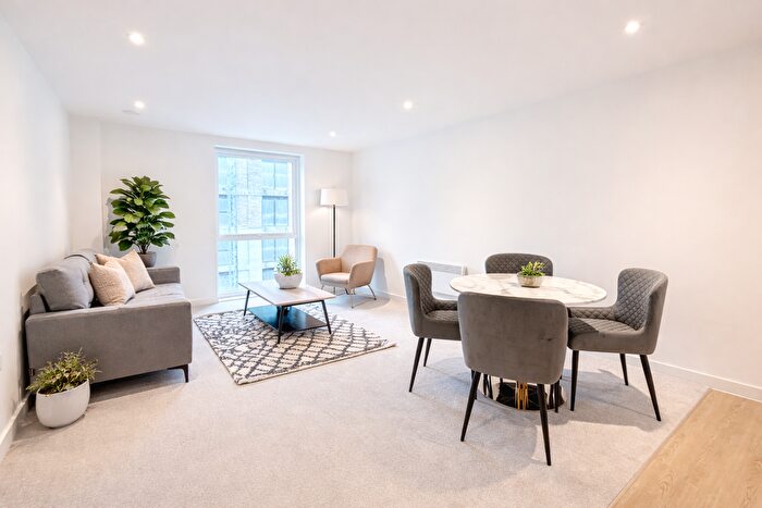 2 Bedroom Flat To Rent In Ordsall Lane, M5