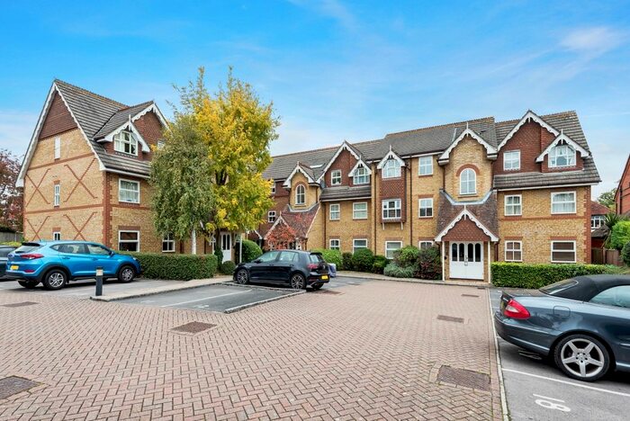 2 Bedroom Flat To Rent In Halfpenny Lane, Sunningdale, SL5