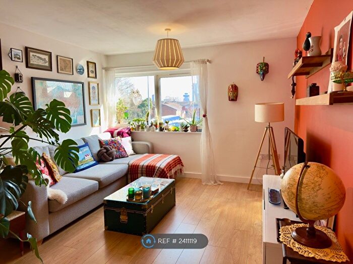 2 Bedroom Flat To Rent In Madison Court, Salford, M50