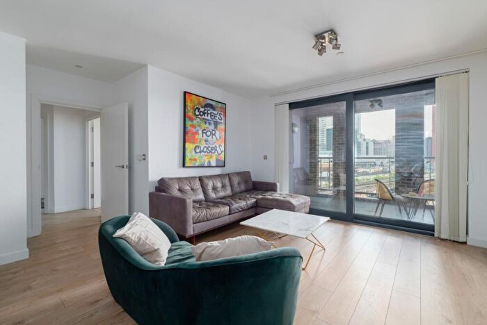 2 Bedroom Apartment To Rent In Williamsburg Plaza, E14